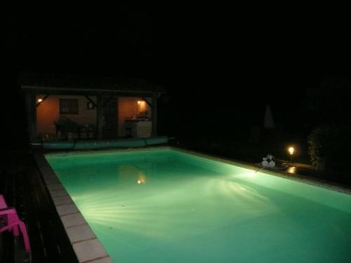Comberouger France discount booking.com