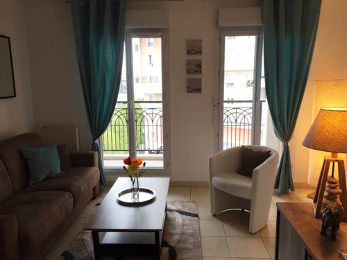 Courbevoie Francia Reservas Promo Descuentos booking.com