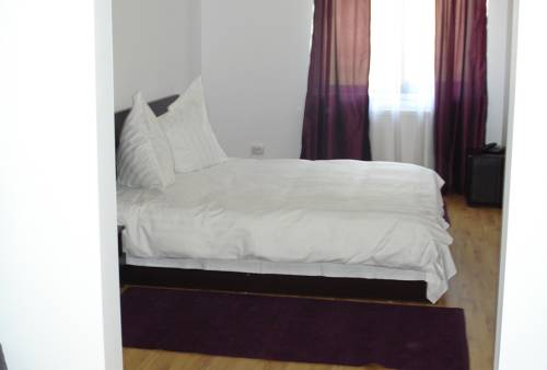 Cainenii Mari Romania discount booking.com
