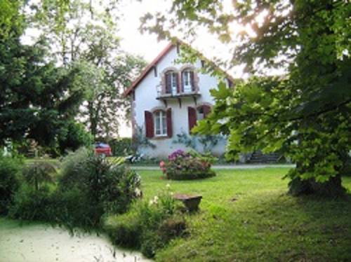 Gennetines France discount booking.com